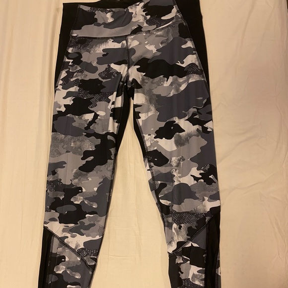 Grey Camo Athletic Leggings - Picture 1 of 3